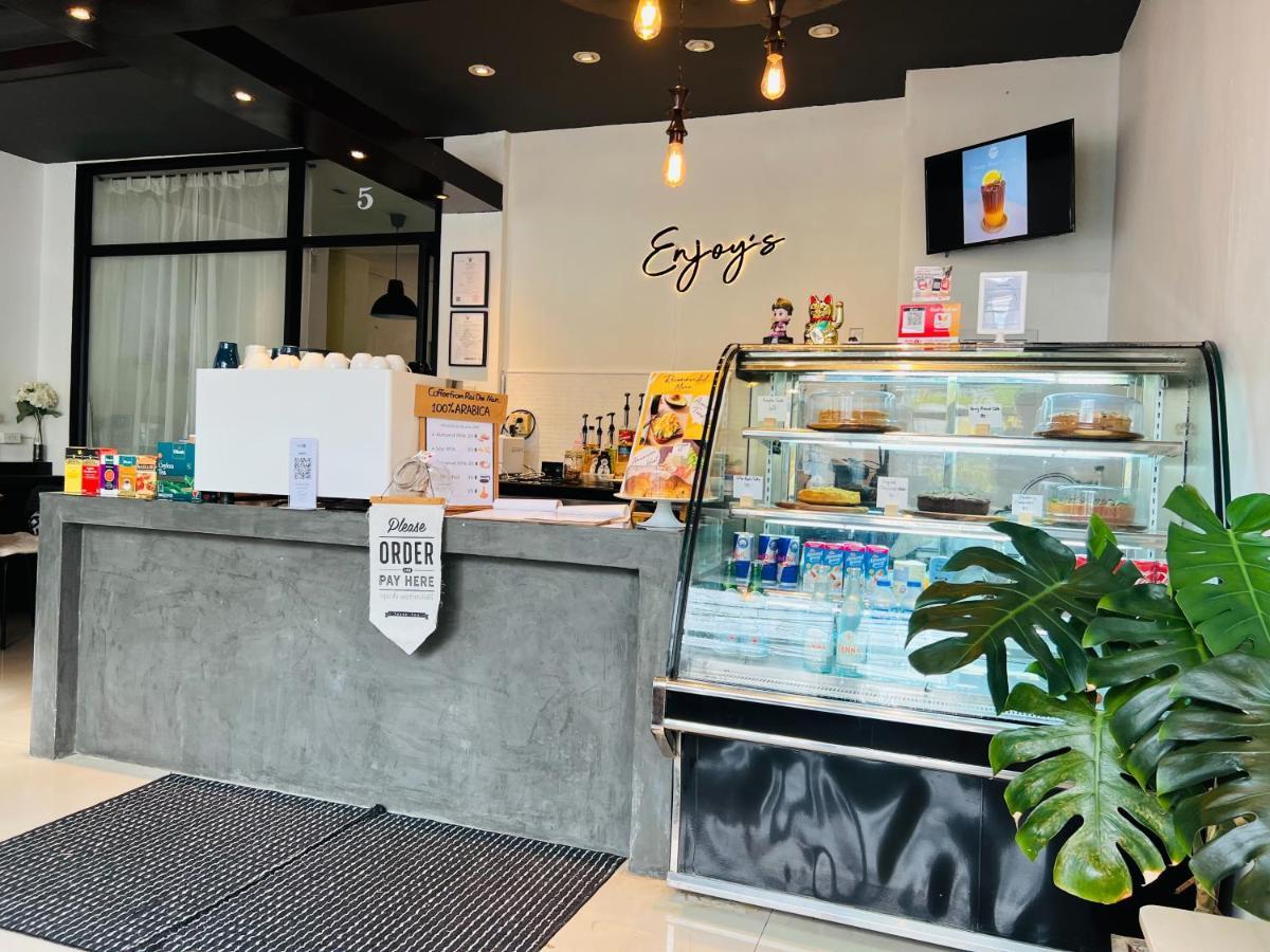 Enjoy'S Beach House & Cafe' Ban Karon Exterior foto