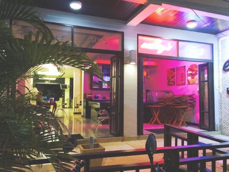 Enjoy'S Beach House & Cafe' Ban Karon Exterior foto