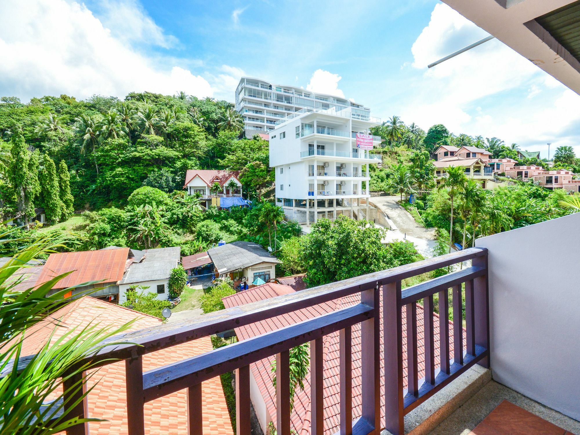 Enjoy'S Beach House & Cafe' Ban Karon Exterior foto