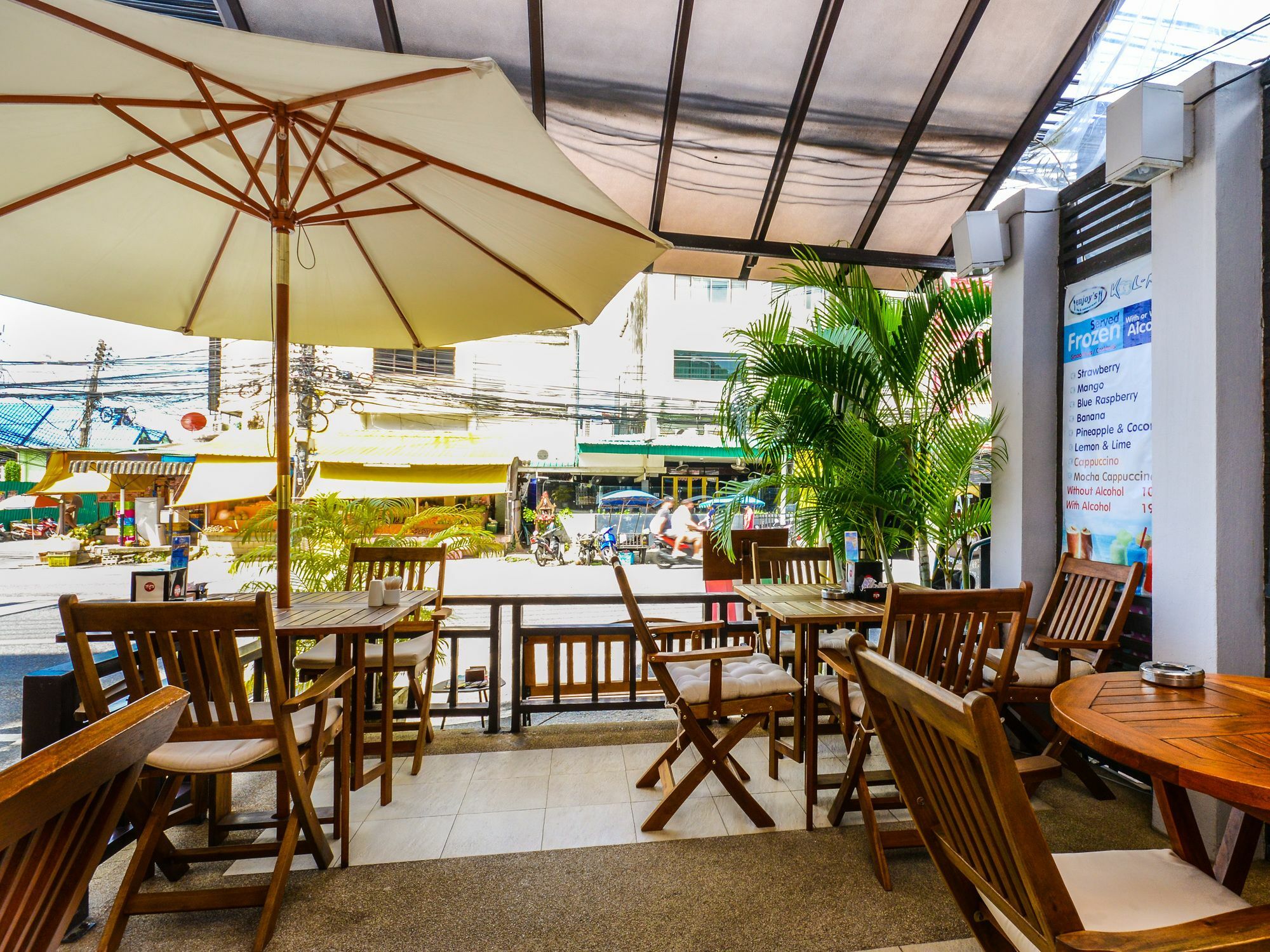 Enjoy'S Beach House & Cafe' Ban Karon Exterior foto