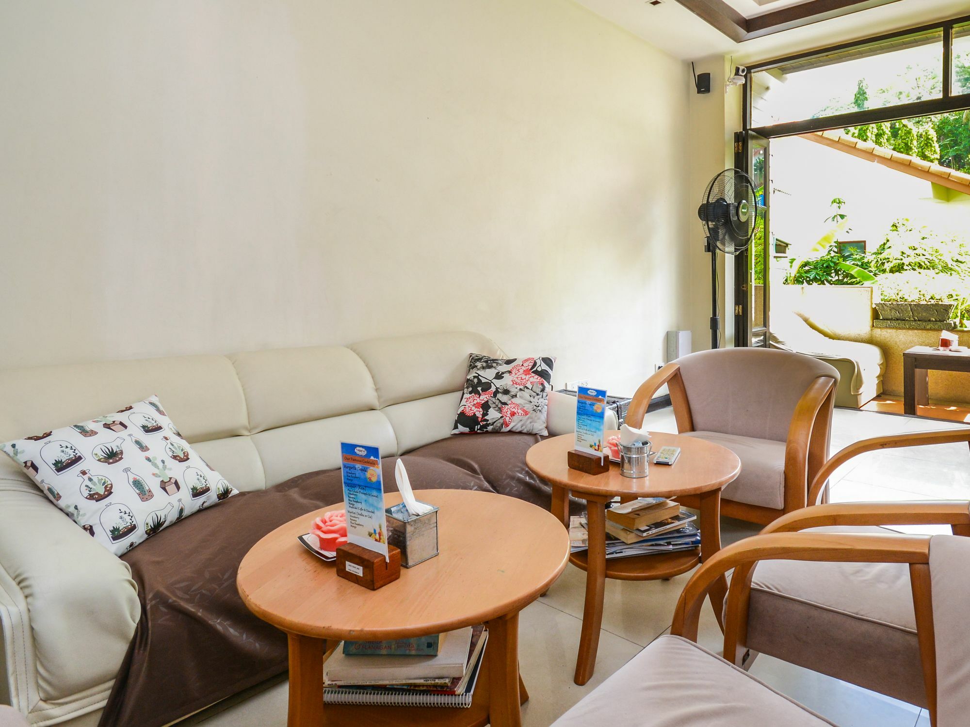 Enjoy'S Beach House & Cafe' Ban Karon Exterior foto
