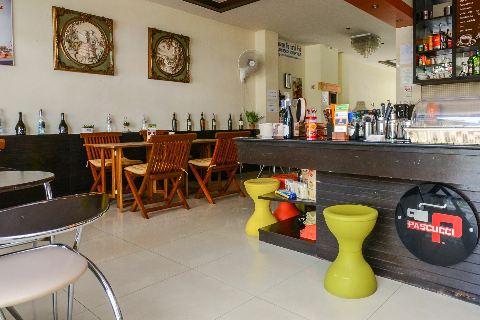 Enjoy'S Beach House & Cafe' Ban Karon Exterior foto